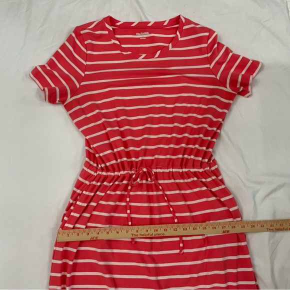 Kim Rogers Maxi Dress 
Size Medium 
Coral & White Stripe
Pockets 
Stretch - Picture 13 of 15